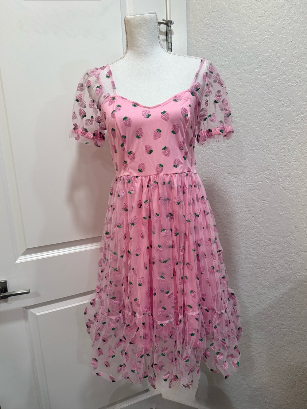 Sweet Society Pink Strawberry Mesh Puff Sleeve Midi Dress Size Small - Picture 2 of 9